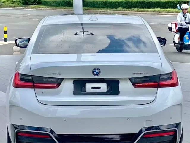 BMW i3 — Фото автомобиля 8