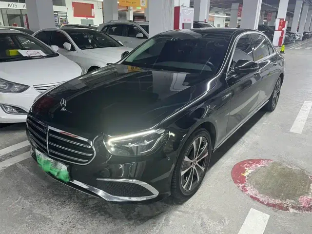Фотография автомобиля — Mercedes-Benz E-Class