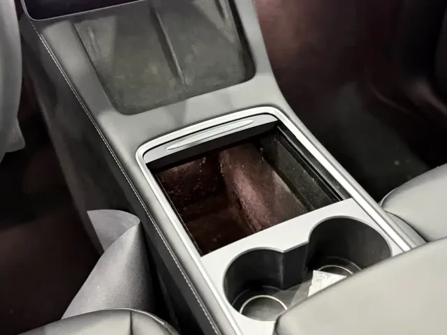 Tesla Model Y — Фото автомобиля 13