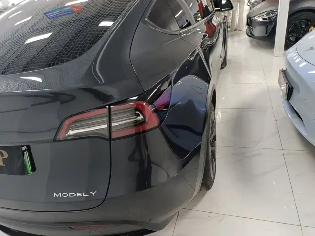 Tesla Model Y — Фото автомобиля 7