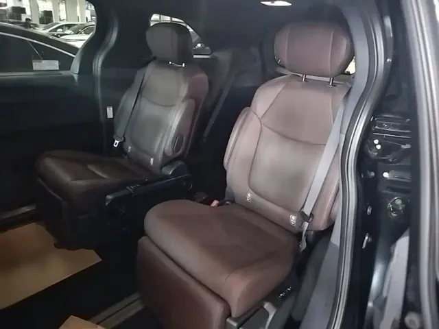 Toyota Granvia — Фото автомобиля 16
