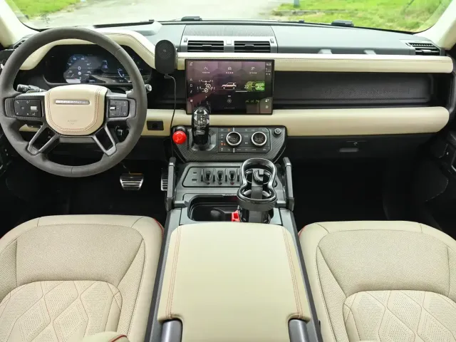 Land Rover Defender — Фото автомобиля 19