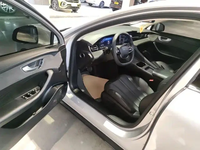 Roewe D7 — Фото автомобиля 15