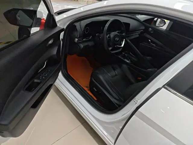 Hyundai Elantra — Фото автомобиля 15