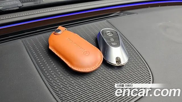 Mercedes-Benz E-Class — Фото автомобиля 28