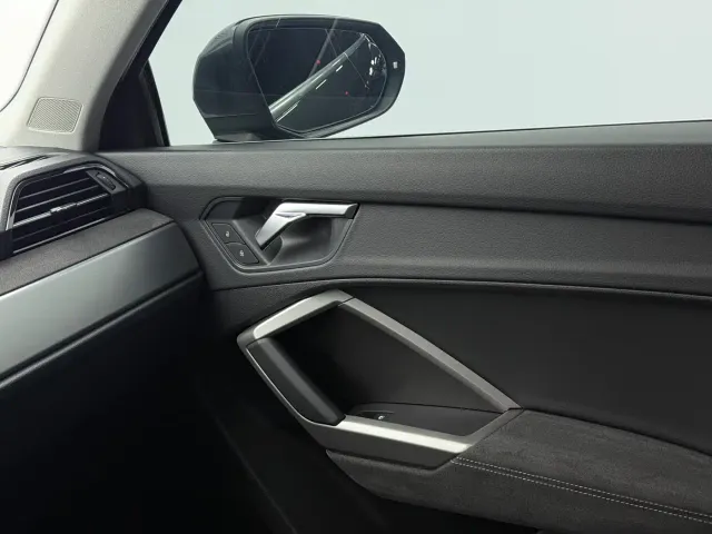 Audi Q3 — Фото автомобиля 11