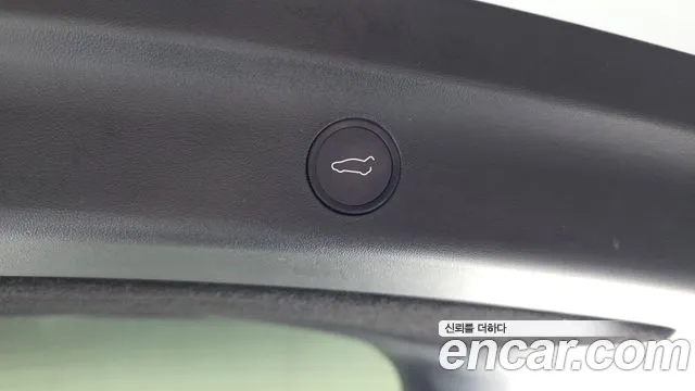 Tesla Model Y — Фото автомобиля 23