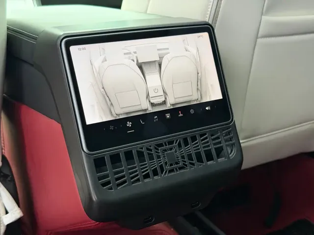 Tesla Model Y — Фото автомобиля 14