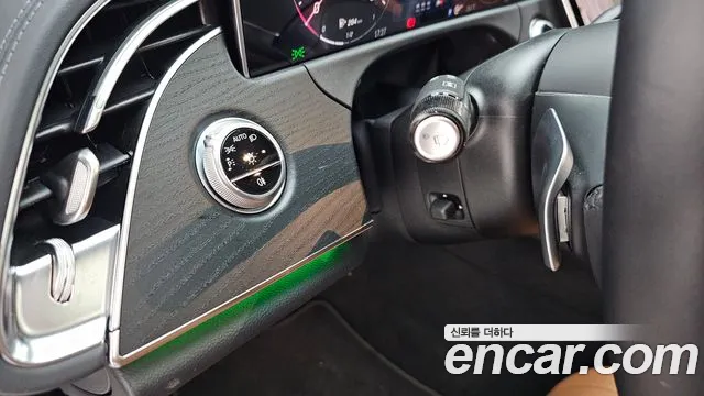 Mercedes-Benz E-Class — Фото автомобиля 25
