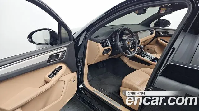 Porsche Macan — Фото автомобиля 10