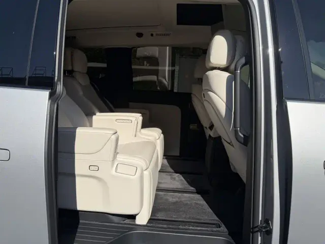 Li Auto MEGA — Фото автомобиля 6