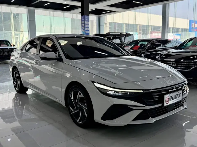 Hyundai Elantra — Фото автомобиля 3
