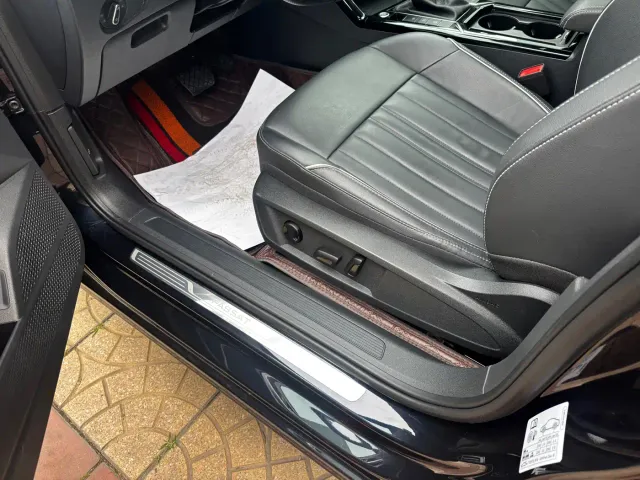 Volkswagen Passat — Фото автомобиля 12
