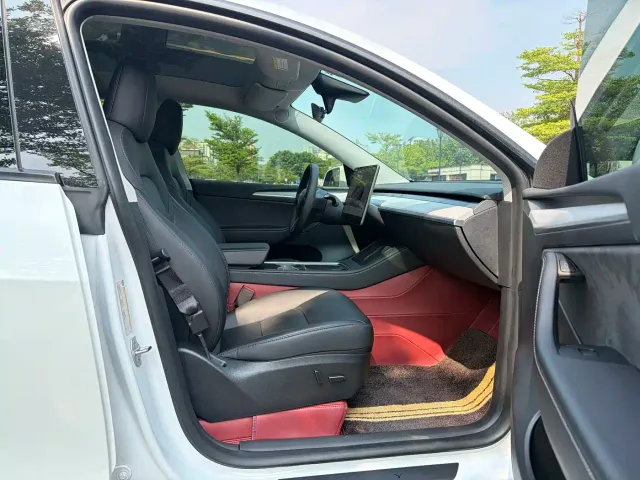 Tesla Model Y — Фото автомобиля 20
