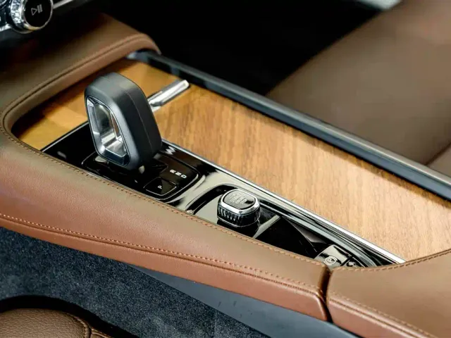 Volvo S90 — Фото автомобиля 11