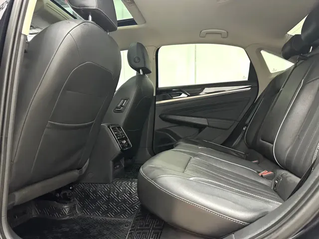 Volkswagen Passat — Фото автомобиля 8