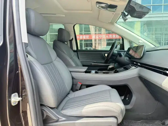 JAC Refine RF8 PHEV — Фото автомобиля 9
