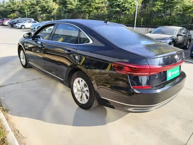 Volkswagen Passat — Фото автомобиля 4