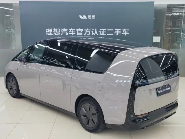Li Auto MEGA — Фото автомобиля 16