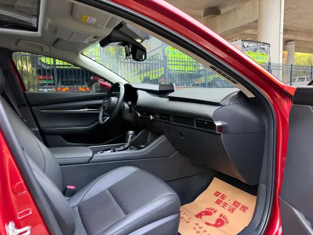 Mazda Axela — Фото автомобиля 10