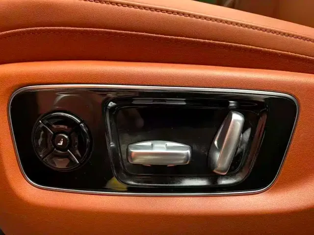 Li Auto L8 — Фото автомобиля 12