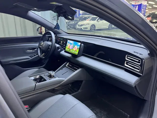 BYD Qin L — Фото автомобиля 12