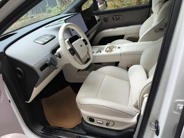 Li Auto i6 — Фото автомобиля 14