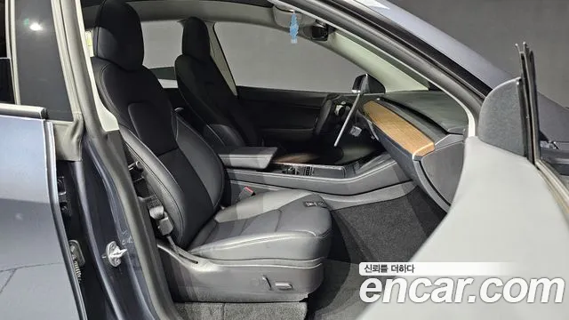 Tesla Model Y — Фото автомобиля 16