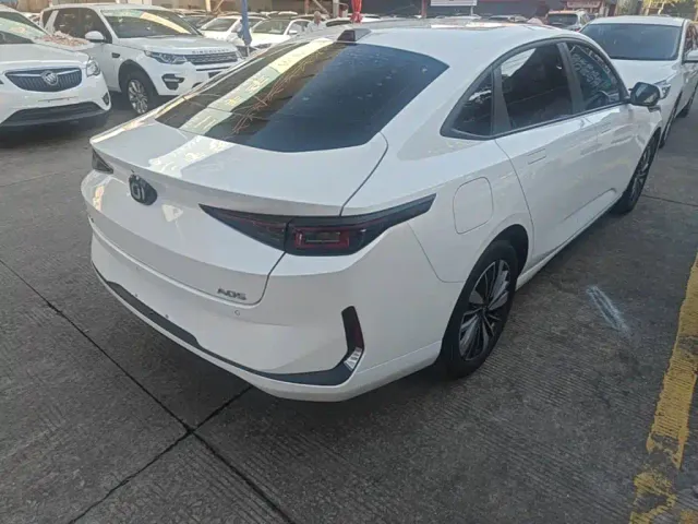 Changan Qiyuan A05 — Фото автомобиля 6