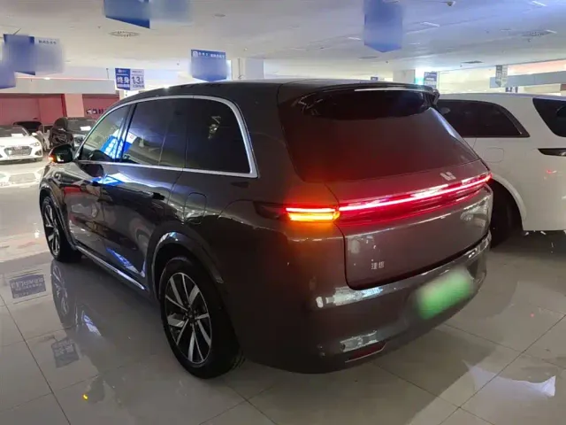 Li Auto L8 — Фото автомобиля 4