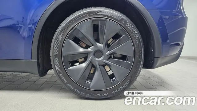 Tesla Model Y — Фото автомобиля 6