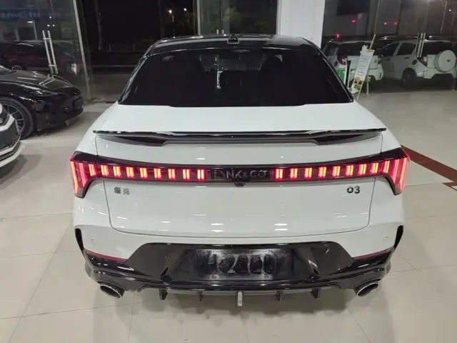 Lynk & Co 03 — Фото автомобиля 5