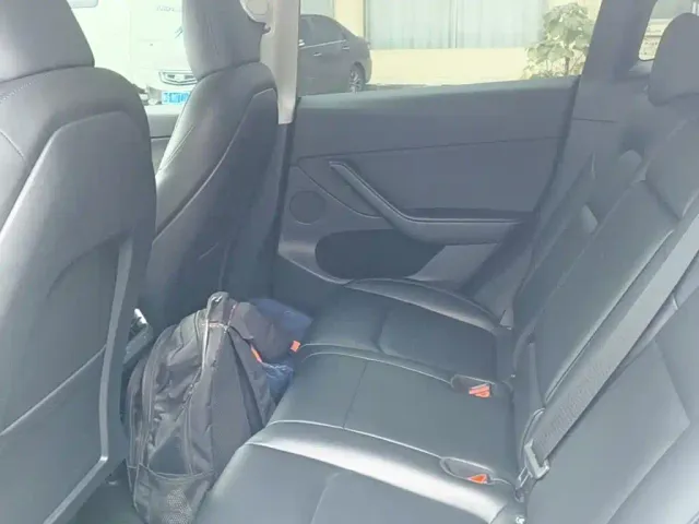 Tesla Model Y — Фото автомобиля 16