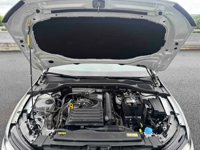 Volkswagen Golf — Фото автомобиля 20
