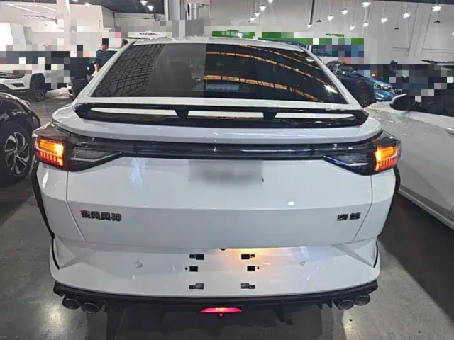 Dongfeng Yixuan — Фото автомобиля 5