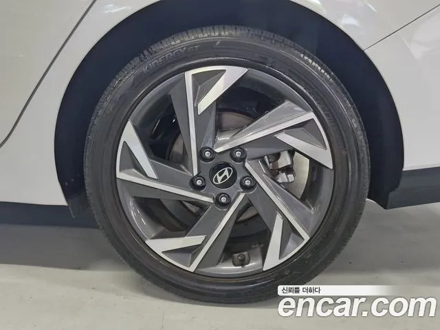 Hyundai Avante CN7 — Фото автомобиля 5