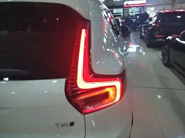 Volvo XC40 — Фото автомобиля 23