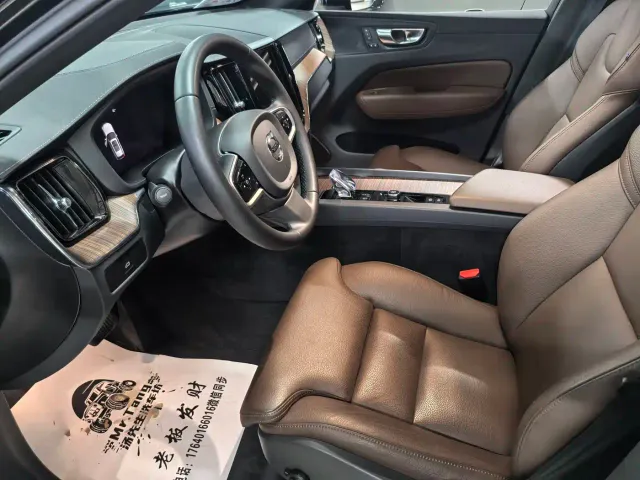 Volvo XC60 — Фото автомобиля 5