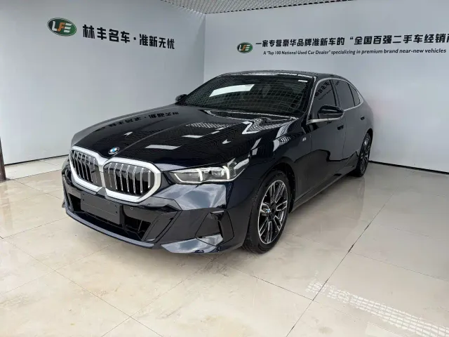Фотография автомобиля — BMW 5 Series