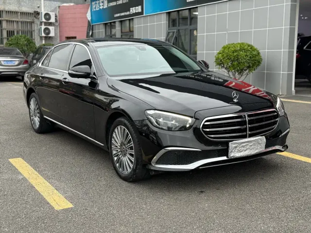 Mercedes-Benz E-Class — Фото автомобиля 3