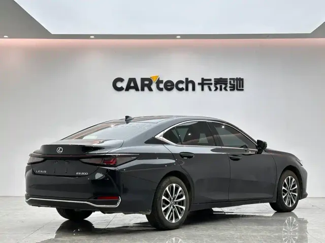 Lexus ES — Фото автомобиля 5