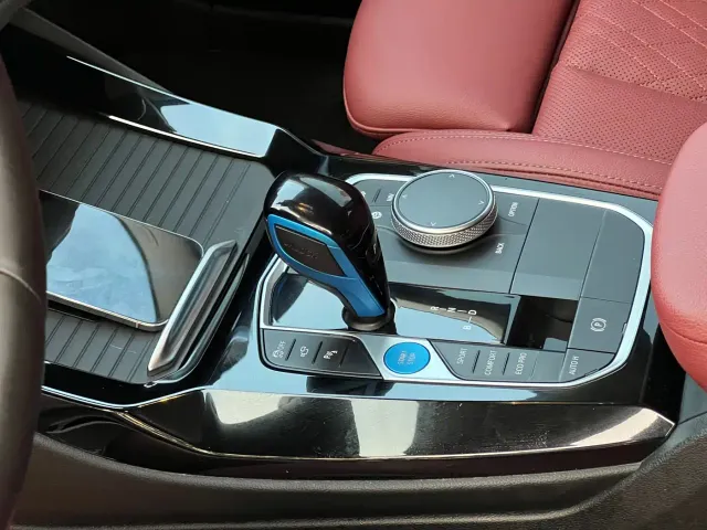 BMW iX3 — Фото автомобиля 16