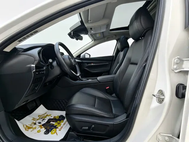 Mazda Axela — Фото автомобиля 17