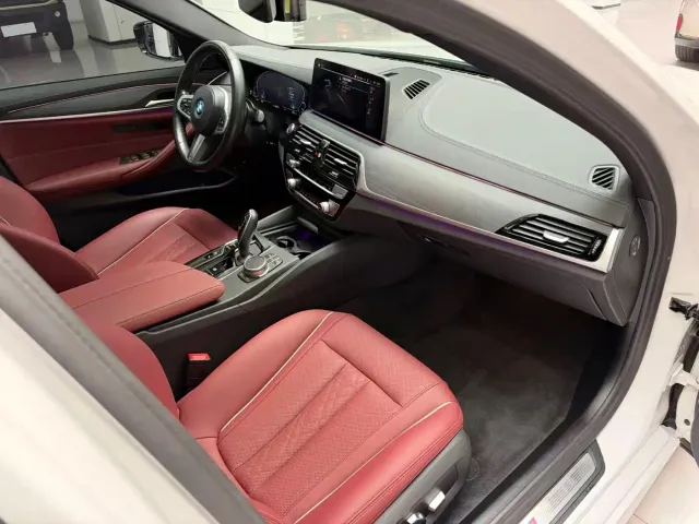 BMW 5 Series — Фото автомобиля 18