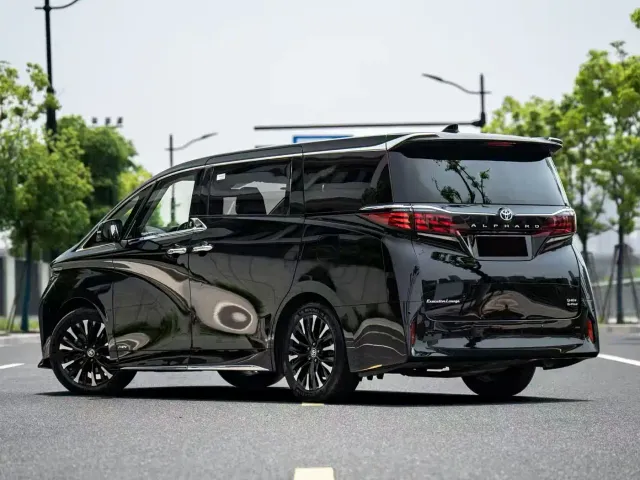 Toyota Alphard — Фото автомобиля 4