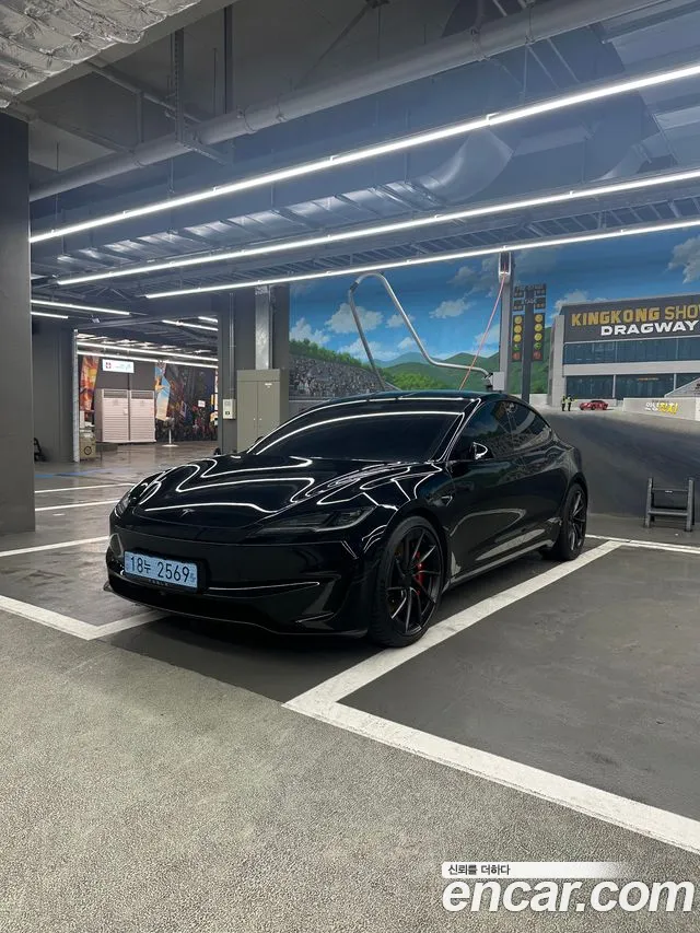 Tesla Model 3 — Фото автомобиля 6
