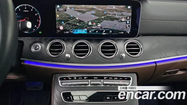 Mercedes-Benz E-Class — Фото автомобиля 15