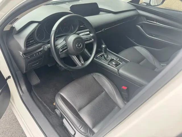 Mazda Axela — Фото автомобиля 4