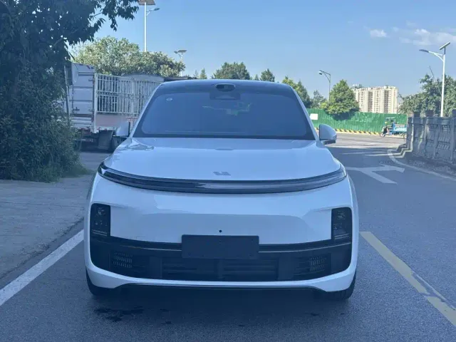 Li Auto L8 — Фото автомобиля 2