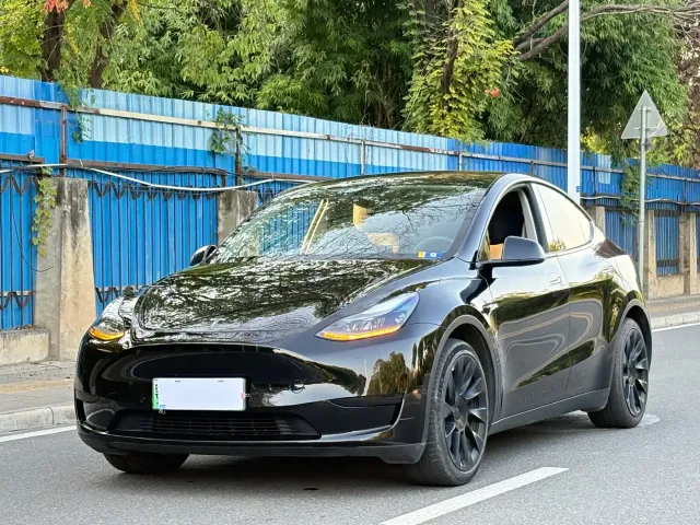 Фотография автомобиля — Tesla Model Y